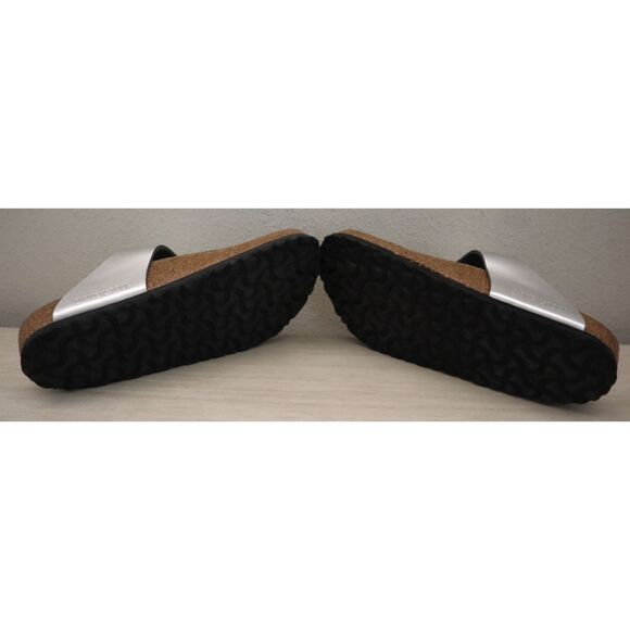 Birkenstock Women's EUR 37 US 6 Metallic Silver Leather Gizeh Big Buckle Sandals - Picture 4 of 15